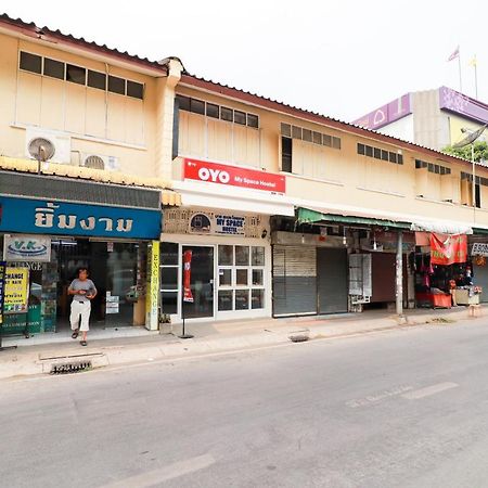 My Space Hostel Чиангмай Екстериор снимка