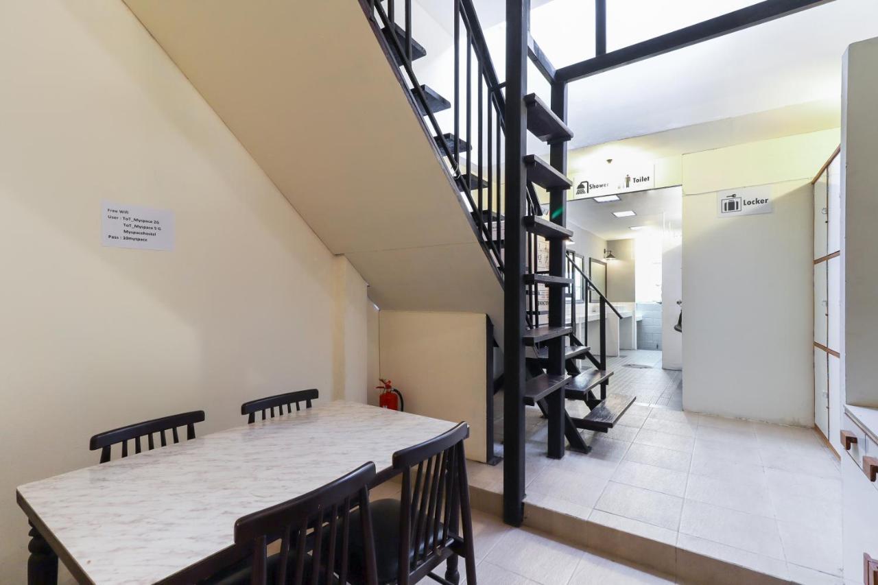 My Space Hostel Чиангмай Екстериор снимка